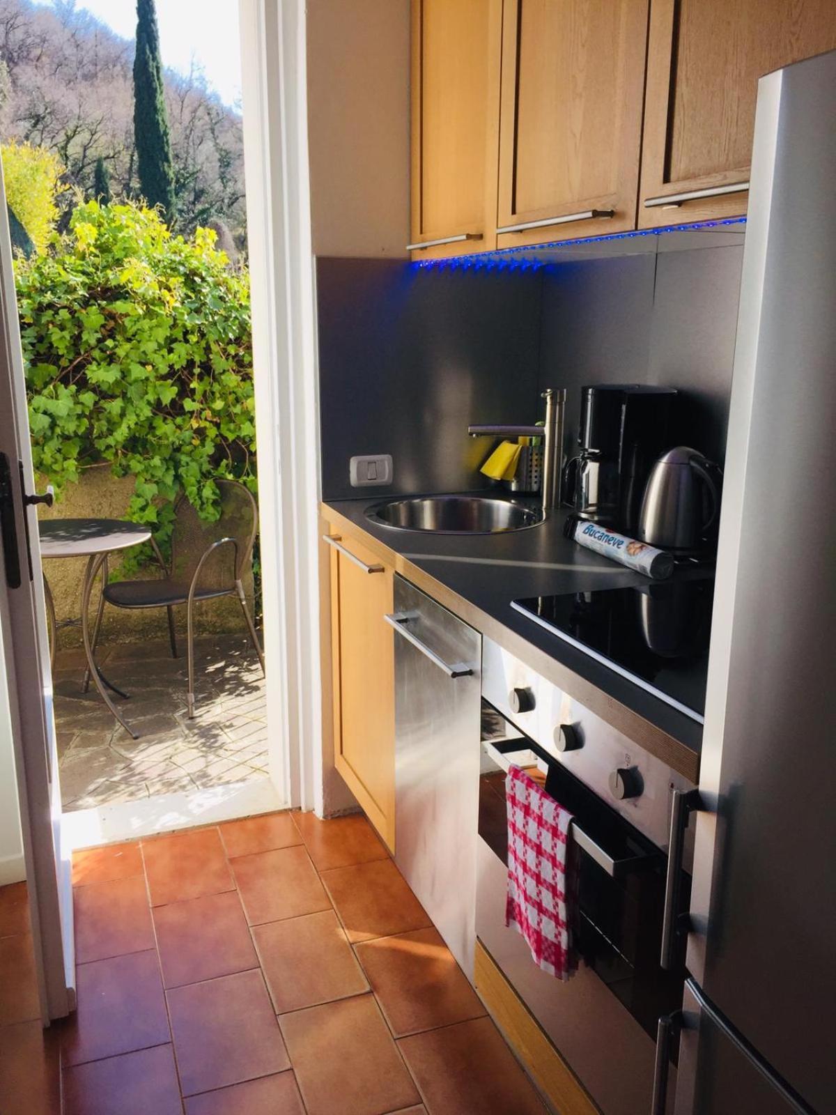 Casa Vacanze Mazurine10 Torri Del Benaco Exteriör bild