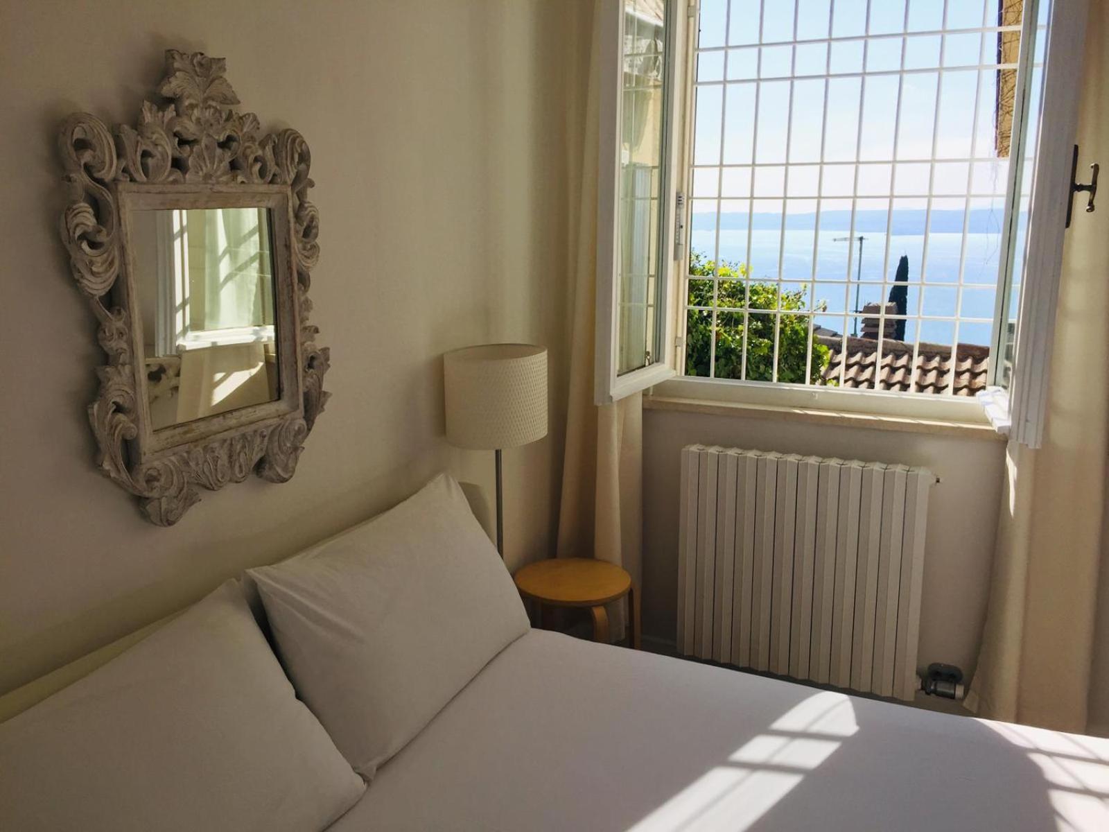 Casa Vacanze Mazurine10 Torri Del Benaco Exteriör bild
