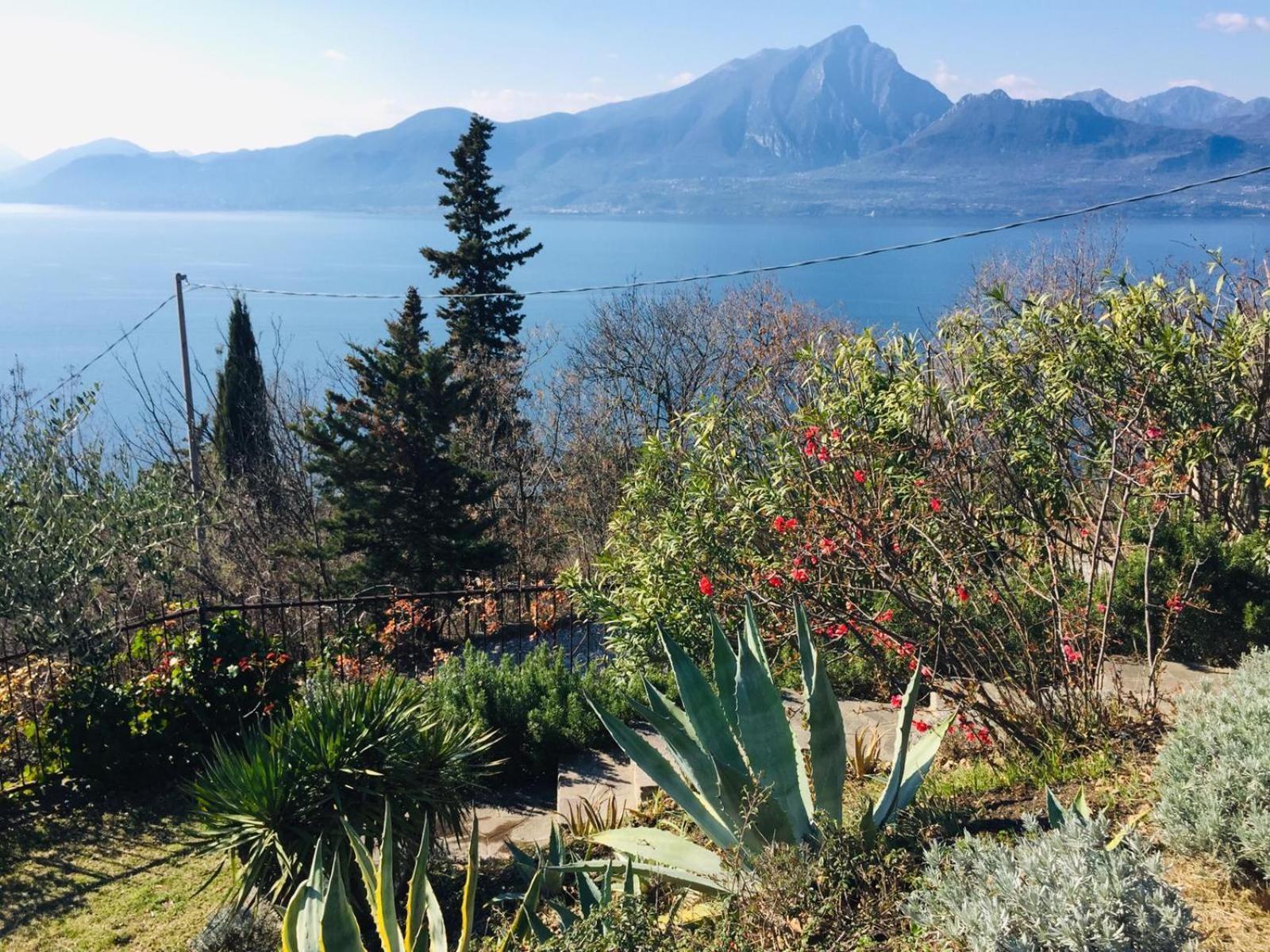 Casa Vacanze Mazurine10 Torri Del Benaco Exteriör bild